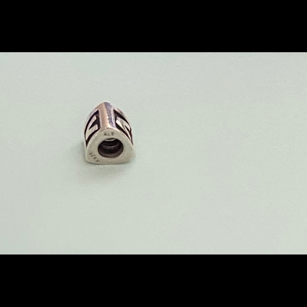 Pandora Charm - Letter V - Picture 2 of 4
